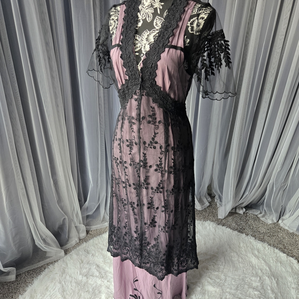 Lace Trimmed Lavender Dress - Picture 4 of 4